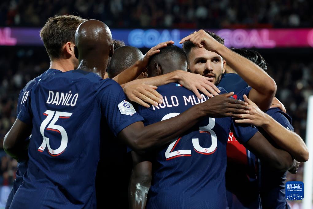 巴萨梅西帽子戏法3-1击败马德里竞技